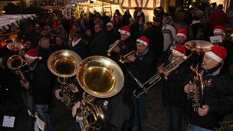 Am Samstagabend musizierte die Heimatkapelle Ziegelanger.