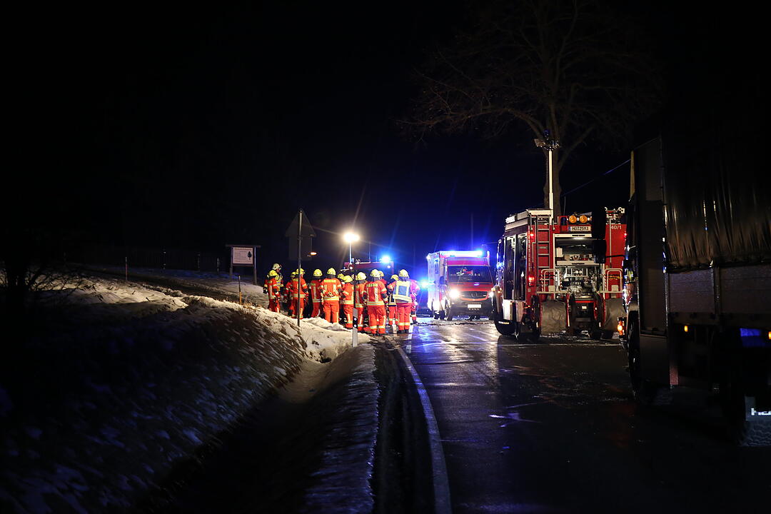 Autofahrerin bei Ahornberg fährt frontal gegen Baum