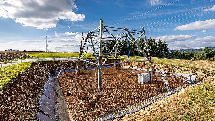 Derzeit werden bereits Masten für den neuen Ostbayernring gebaut. Foto: Tennet