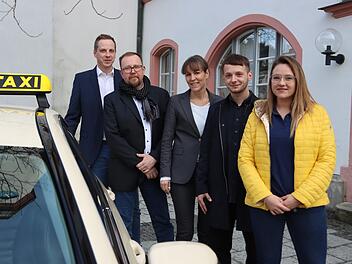 Hof: "Fifty-Fifty-Taxi" kann weitergeführt werden - was es mit dem Angebot auf sich hat