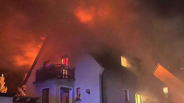 Nach Brand im Kreis Lichtenfels: Familie verliert Hab und Gut - Feuerwehr mit dringendem Spendenaufruf