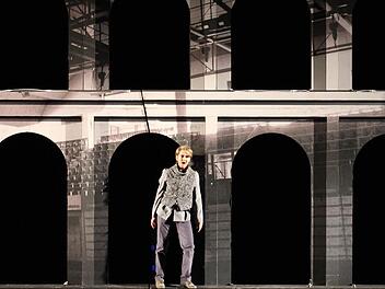 Daniela Sindram gelingt ein sängerdarstellerisch beeindruckender Adriano.  Foto: Bayreuther Festspiele/BF Medien GmbH