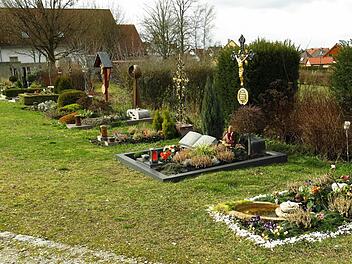 Die Zustände auf dem Effeltricher Friedhof sind dem Gemeinderat ein Dorn im Auge.  Foto: Dagmar Niemann