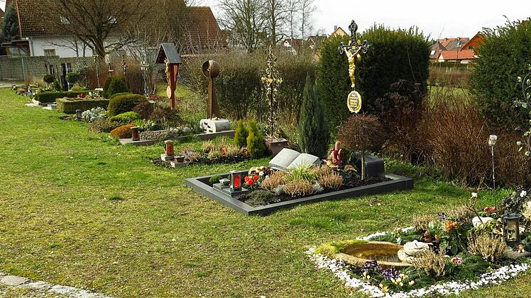 Die Zustände auf dem Effeltricher Friedhof sind dem Gemeinderat ein Dorn im Auge.  Foto: Dagmar Niemann
