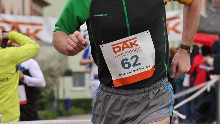 Der sportliche Landtagsabgeordneter (Freie Wähler) Günther Felbinger aus Gemünden, der als Leichtathletiktrainer vor Jahren sogar Läufer zu Deutschen Meisterehren in der Aktivenklasse führte, fand den Rakoczylauf sehr schön und für sich auch sehr fordernd.