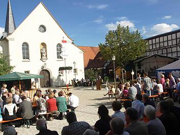 Die Vereinsgemeinschaft Eltingshausen packt für Veranstaltungen im Dorf gemeinsam an, wie bei der Organisation des Dorffestes auf dem Kirchplatz. Das klappt nur, weil die Arbeit auf vielen Schultern verteilt wird, meint der Vorsitzende. Archivfoto: Stefan Geiger