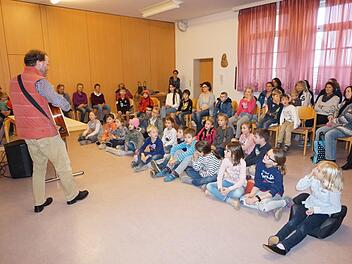Abenteuer mit Gott gab es in der Pfarreiengemeinschaft "Die Walddörfer".   Die Andacht zum Abschluss wurde von Pastoralreferent Stephan Tengler,   dem Team, Eltern und Kindern gestaltet.  Marion Eckert