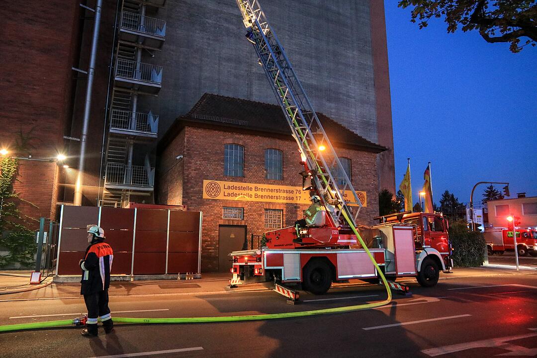 Malzfabrik Weyermann in Bamberg in Flammen: Einsatzkräfte kämpfen stundenlang gegen das Feuer