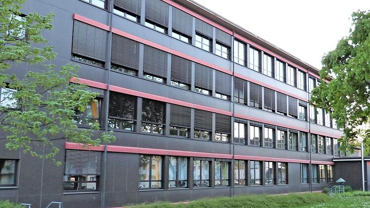 Ein Großteil der Investitionen des Landkreises fließt auch 2020 in die Schulen - hier das berufliche Schulzentrum. Foto: Archiv/Werner Reißaus