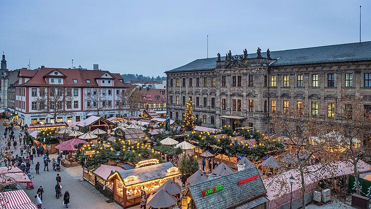 Erlangen bietet drei Weihnachtsmärkte, Kindereisenbahn und Eislauffläche im Advent