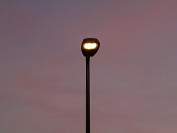 Straßenlaterne in Bamberg umgefallen - Stadtwerke prüfen Vorfall
