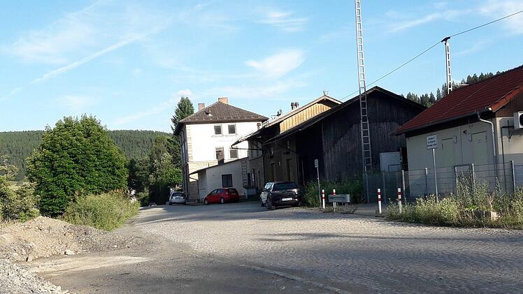 Das Bahnhofsumfeld soll mit Städtebaumitteln aufgewertet werden. Foto: Veronika Schadeck