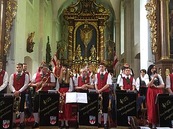 Die Feuerberg-Musikanten haben bereits ebenfalls an der Konzertreihe in der Klosterkirche auf dem Kreuzberg teilgenommen. Jetzt wird noch eine Kapelle bzw. ein Duo oder auch ein Solist für den Monat April 2018 gesucht. Regina Rinke (Archiv)