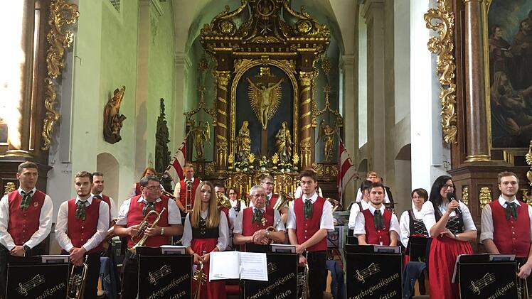 Die Feuerberg-Musikanten haben bereits ebenfalls an der Konzertreihe in der Klosterkirche auf dem Kreuzberg teilgenommen. Jetzt wird noch eine Kapelle bzw. ein Duo oder auch ein Solist für den Monat April 2018 gesucht. Regina Rinke (Archiv)
