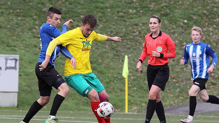 Simon Allgaier (in Gelb) traf in der zweiten Halbzeit nach einem Eckball zum 1:1-Ausgleich gegen Seligenporten. Foto: sportpress