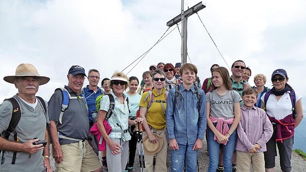 Sektionsfahrt der Bad Kissinger Alpenvereinssektion ins Kleinwalsertal. Das Bild zeigt eine Gruppe am Gipfel des Fellhorns (2039 m).  Foto: M. Rost