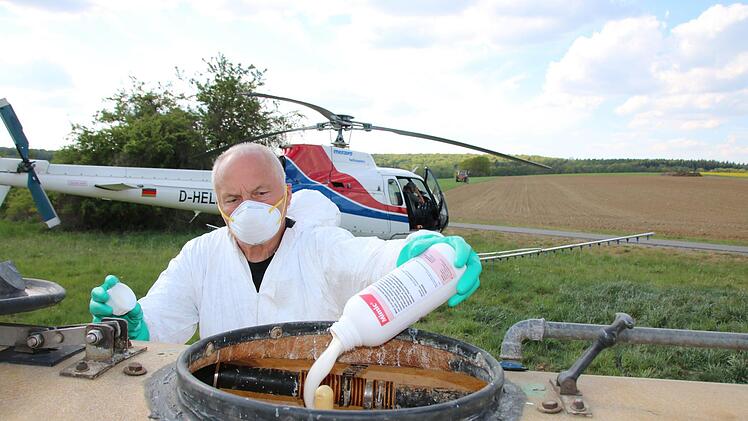 Eindrücke rund um die Schwammspinner-Befliegung. Foto: Ralf Ruppert