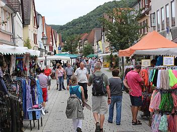 Das Marktfest in Ebermannstadt verbindet Musik, gemütlliches Beisammensein und die Lust am Einkaufen. Fotos: fra-press