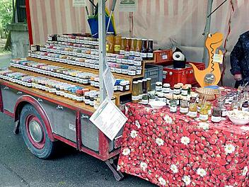 "Gutes aus Franken" - Brotaufstriche in allen Variationen gab es bei Anita Groß aus dem Ortsteil Zweifelsheim.  Fotos: Richard Sänger