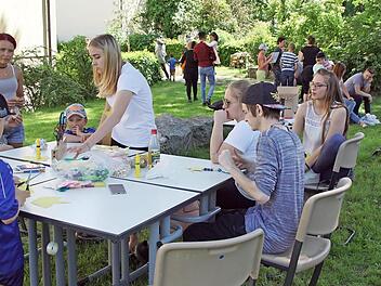 Viel Betrieb herrschte beim Kinderfest der Fachakademie-Studierenden in Haßfurt zugunsten des Kinderhospizes in Bamberg.  Foto: Sabine Weinbeer
