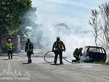 Riesige Rauchwolke im Landkreis Bamberg: Landwirt und Feuerwehr verhindern Flächenbrand in letzter Sekunde