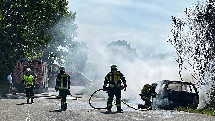 Riesige Rauchwolke im Landkreis Bamberg: Landwirt und Feuerwehr verhindern Flächenbrand in letzter Sekunde