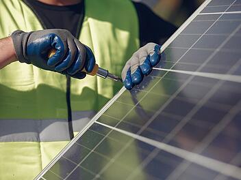 Eine PV-Versicherung schützt vor Risiken.
