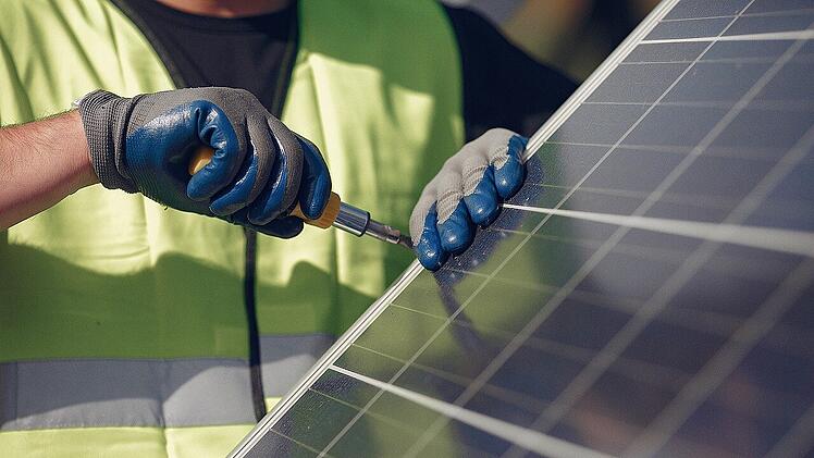 Eine PV-Versicherung schützt vor Risiken.