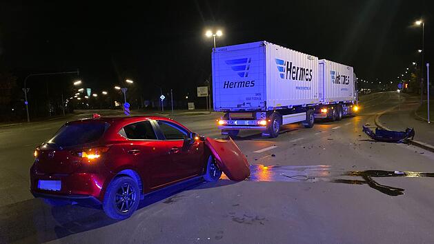 Mit Lastwagen zusammengekracht - hoher Sachschaden nach Zusammensto&szlig; in Kulmbach