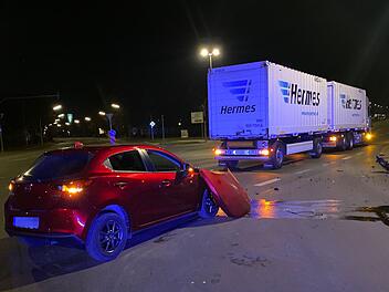 Mit Lastwagen zusammengekracht - hoher Sachschaden nach Zusammenstoß in Kulmbach