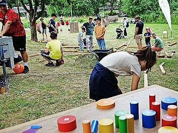 Viele Spiele für Kinder werden angeboten.