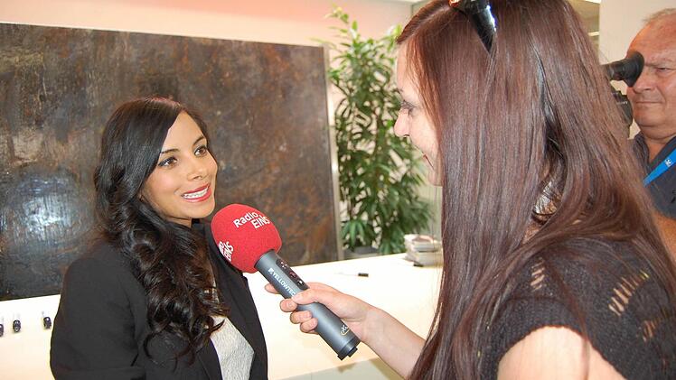 Collien Ulmen-Fernandes im Gespräch mit Sabrina Lang von Radio Eins. Foto: Oliver Schmidt