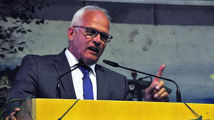 "Landwirtschaft ist Leben": Peter Bleser, Staatssekretär im Bundeslandwirtschaftsministerium, war der Festredner beim Schirradorfer Bauerntag. Fotos: Stephan Herbert Fuchs