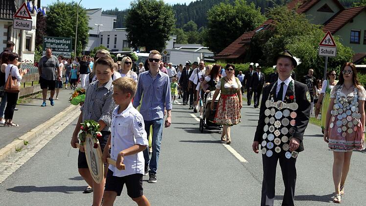 Impressionen vom Schützenumzug in Wallenfels. Foto: Michael Wunder