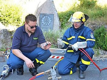 An sieben aufgebauten Stationen mussten die Prüflinge anspruchsvolle praktische Aufgaben bewältigen. Foto: Heike Schülein