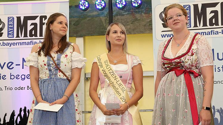 Schützenliesl 2019 wurde Janet Schellhorn. Von links: Alexandra Dehler, Janet Schellhorn und Julia Hahn.