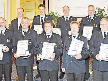 Die mit Gold ausgezeichneten Feuerwehrleute