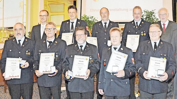 Die mit Gold ausgezeichneten Feuerwehrleute