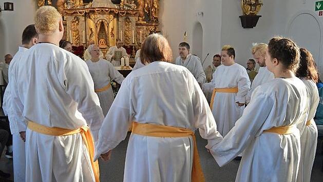 Der liturgische Tanzkreis veranschaulichte den Gedanken des gegenseitigen Annehmens.