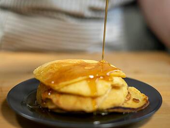 pancakes-ahornsirup.jpg