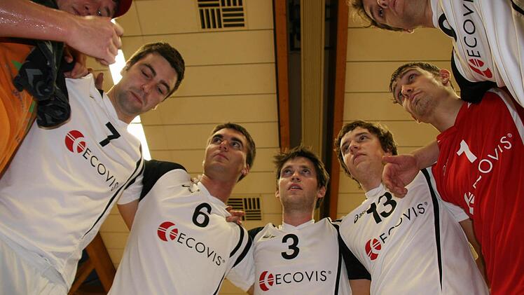 Ein Team, ein Siegeswille: Der VfL mit Johannes Förster, Karsten Wagenhäuser, Maximilian Fröhlich, Bruno Wedrich, Sebastian Schraml, Jonas Thaler und Hauke Wagenhäuser. Foto: Pfannes