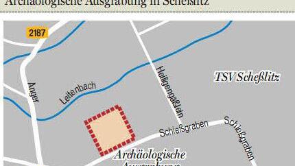 Die Grabungsstelle an der Straße am Schießgraben. Die Reste der Siedlung im rechten Bild-Teil sind mit Markierungen belegt.  Grafik:FT