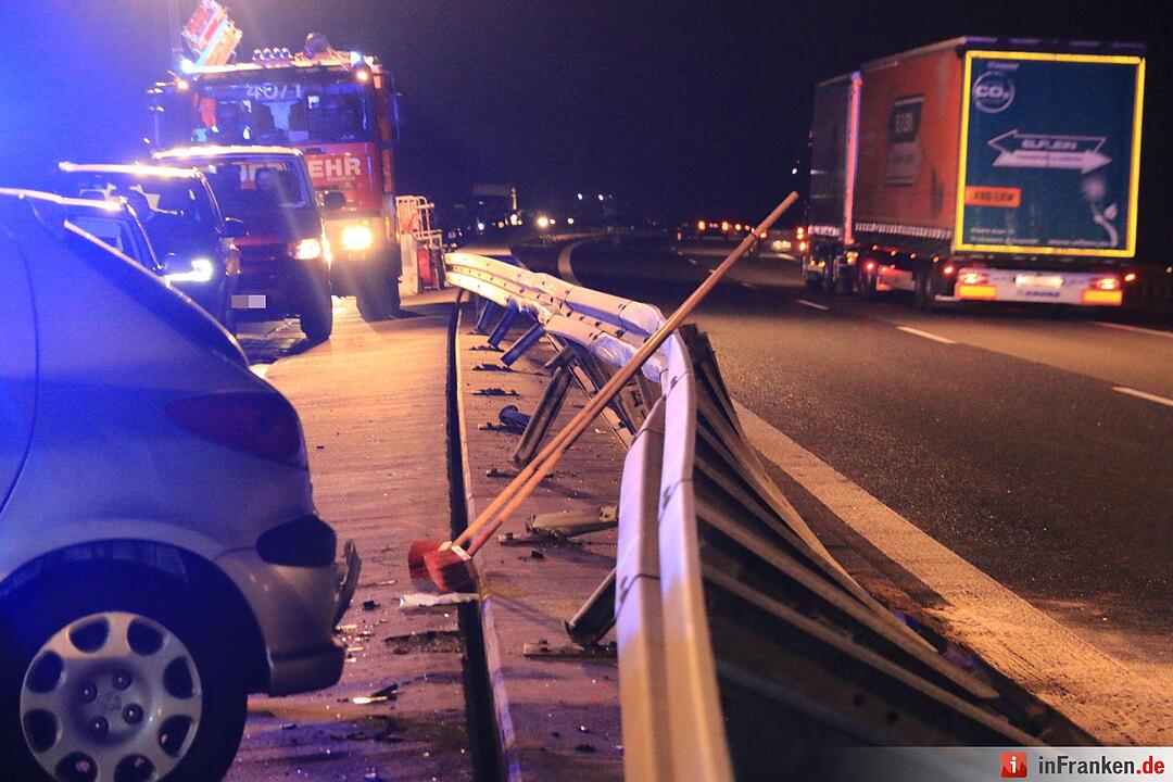 Autos kollidieren auf der A70 bei Hallstadt