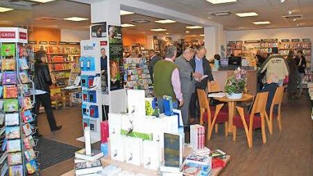 Lese- und Kaffee-Ecken laden zum Verweilen ein.