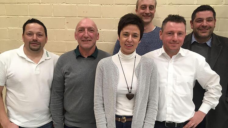 Ehrung langjähriger Mitglieder durch Vorsitzenden Marko Sixt (von links): Hubert Simon, Silvia Greubel, Rainer Keller, Harald Neder und Daniel Lohfink.  Foto: Andreas Lomb
