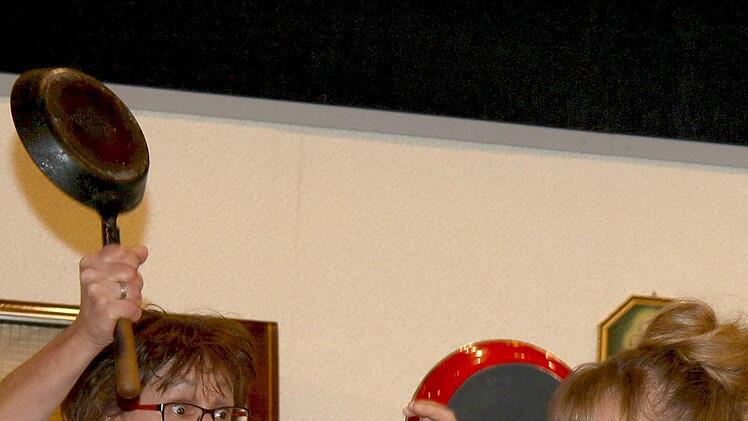 Freundinnen werden Untermieterin Grimmer (Regina Lang, links) und Vermieterin Piening (Ronda Flemming) wohl nicht mehr.Ralf Naumann