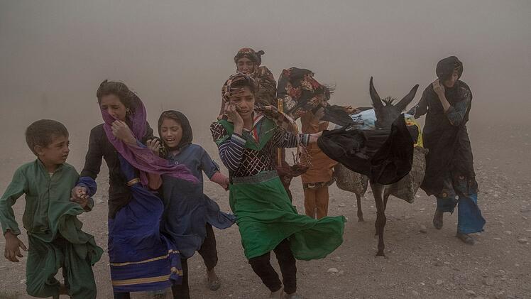 Afghanische Kinder und Frauen