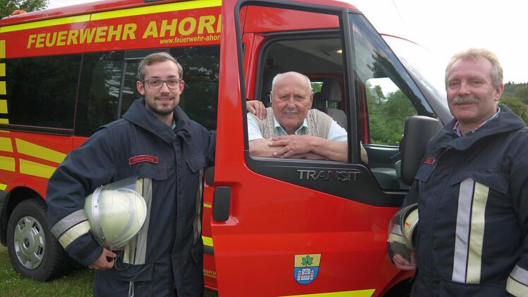 Die Haugs - eine Feuerwehrfamilie. Für Michael, Richard und Frank (von links) ist es selbstverständlich, im Ehrenamt anderen Menschen bei Not- und Unglücksfällen zu helfen.Foto: Berthold Köhler