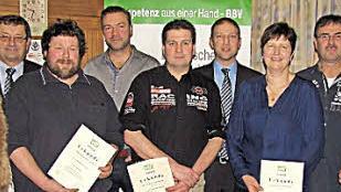 Die Silberjubilare (25 Jahre Mitglied) des VLF (von links): VLF-Vize Dagmar Hartleb, VLF-Geschäftsführer Hans Vetter, Stephan Bauersachs, Jürgen Heymann, Andreas Schamberger, VLF-Vorsitzender Carsten Öhrl, Andrea Truckenbrod, Holger Michniowski, Marco Eckardt