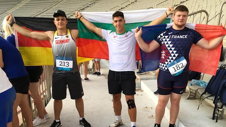 Sein Traum ist Gold bei den Olympischen Spielen - jetzt hat der Kulmbacher Hammerwerfer Merlin Hummel (17/links) zumindest schon mal Silber bei den europäischen olympischen Jugend-Spielen in Baku geholt. Es siegte  der Bulgare  Valentin Andreev (Mitte) vor dem Franzosen Jean-Baptiste Bruxelles (rechts). privat